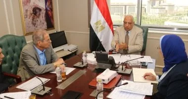 اجتماع وزير الكهرباء مع قيادات التحكم والإنتاج لمواجهة تحديات الصيف وتأمين الشبكة القومية