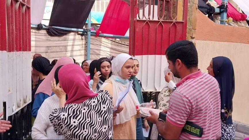 أمهات مصر تطالب بإدخال الطلاب إلى لجان الثانوية العامة قبل الامتحان بـ10 دقائق لضمان انسيابية الأداء