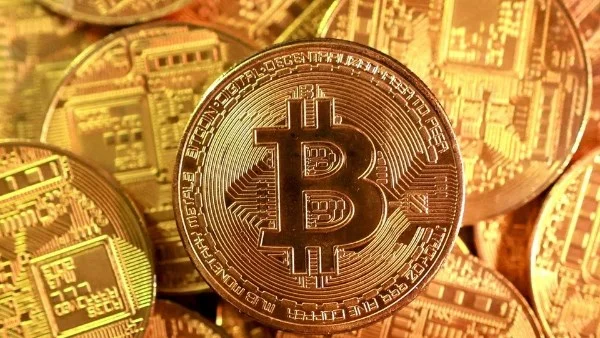 بيتكوين تسجل ارتفاعاً طفيفاً وسط ترقب لنتائج محادثات السلام بين واشنطن وطهران