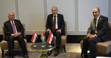 اجتماع وزراء خارجية مصر والأردن والعراق في عمان: تعزيز التعاون الثلاثي نحو التكامل الإقليمي