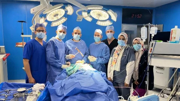 إنقاذ حياة طفلة في جامعة بنها: جراحة دقيقة تنقلب بعبقرية على مأساة!