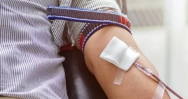 عقوبات تصل لمليون جنيه: قانون جديد ينظم التبرع بالدم ويعزز سلامة المتبرعين