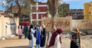 طلاب الثانوية العامة بالجيزة يتوافدون على اللجان لأداء امتحان اللغة الأجنبية الثانية وسط تنظيم أمني محكم