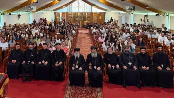 الأنبا أباكير يختتم زيارته الرعوية بلقاء ملهم مع شباب إيبارشية باريس وشمال فرنسا