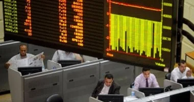 البورصة المصرية تبدأ أسبوعها بارتفاع مؤشرات السوق وسط تحسن معنويات المستثمرين