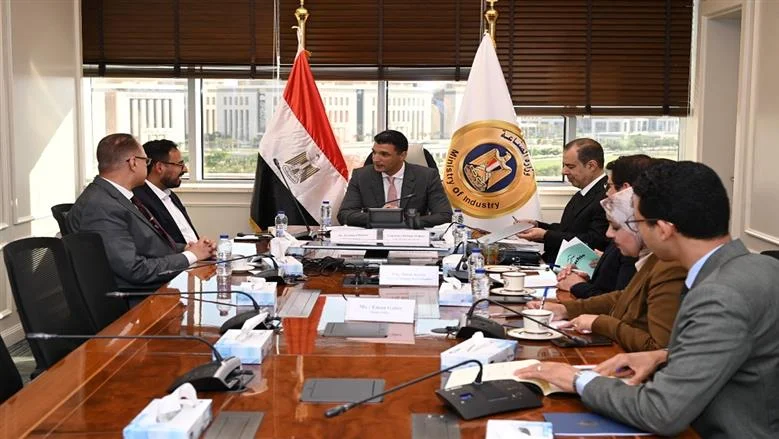 اجتماع موسع بين وزير الصناعة ومسؤولي جوتن لمناقشة استثماراتها وخطط توسعها في السوق المصرية