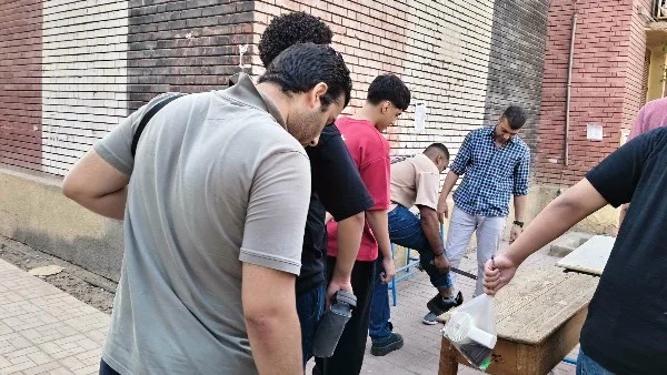 تفتيش ذاتي دقيق في لجان الثانوية العامة: صور تكشف أساليب ضبط الغش بين الطلاب