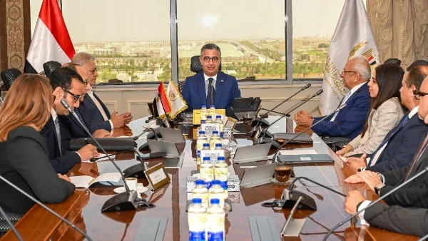 وزير التموين يستعرض فرص إدخال سلسلة ماركت فرنسية جديدة إلى السوق المصرية