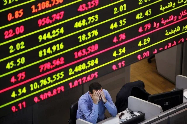 تراجعات حادة في البورصة المصرية: المؤشر الرئيسي يخسر 1.55% ورأس المال السوقي يتراجع بـ36 مليار جنيه