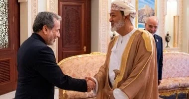 عمان وإيران تتفقان على تشكيل فريق عمل مشترك لتعزيز الحوار حول مضيق هرمز