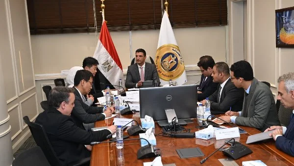 وزير الصناعة المصري يعزز التوسع وزيادة المكون المحلي في قطاع الإلكترونيات خلال لقاء مع سامسونج