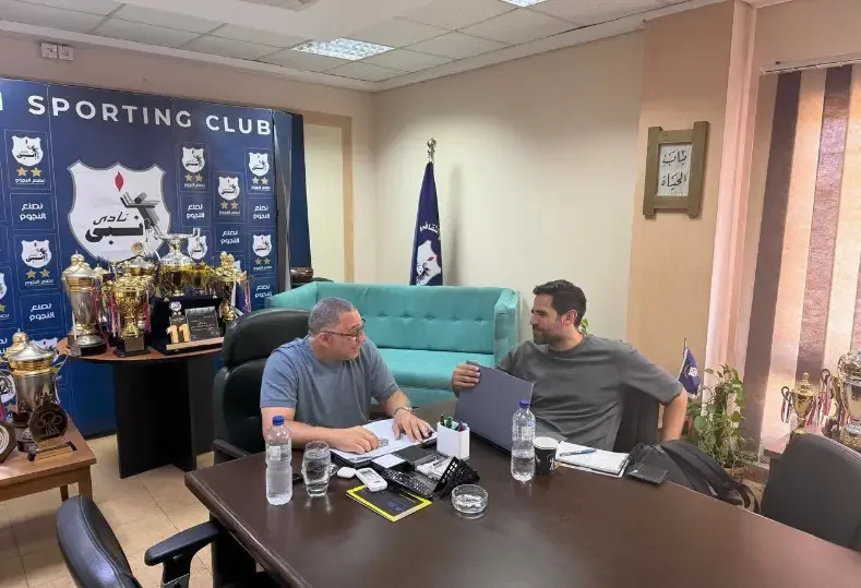 اجتماع استراتيجي بين رئيس إنبي ومدرب الفريق لبحث استعدادات الموسم الكروي الجديد