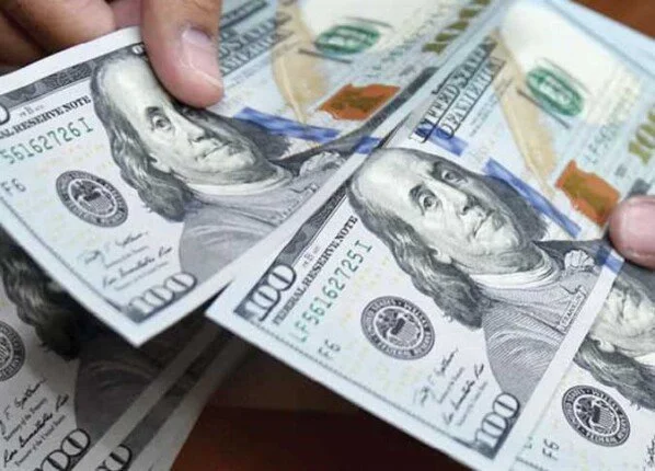 استثمارات جديدة بقيمة 442.5 مليون دولار تعزز أذون الخزانة المصرية والدولار يتراجع 10 قروش