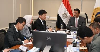 وزير الصناعة المصري يناقش مع سامسونج خطط التوسع وتعزيز التصنيع المحلي