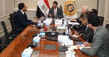 وزارة الصناعة تطلق مبادرة تركيب محطات طاقة شمسية لـ 7000 مصنع بقدرة 1000 ميجاوات لتعزيز التحول الأخضر