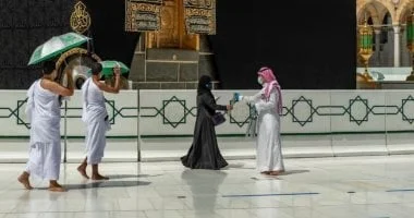 خادم الحرمين الشريفين يعلن استضافة 1000 معتمر من مختلف دول العالم لتعزيز الروابط الإسلامية