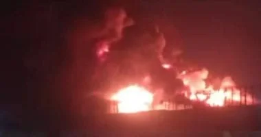 حريق ضخم في برج موف بمدريد يثير الذعر وعمليات إخلاء فورية من السلطات