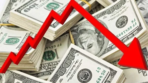 تراجع سعر الدولار في البنوك المصرية بأكثر من جنيهاً خلال عشرة أيام: تحليل لتقلبات السوق