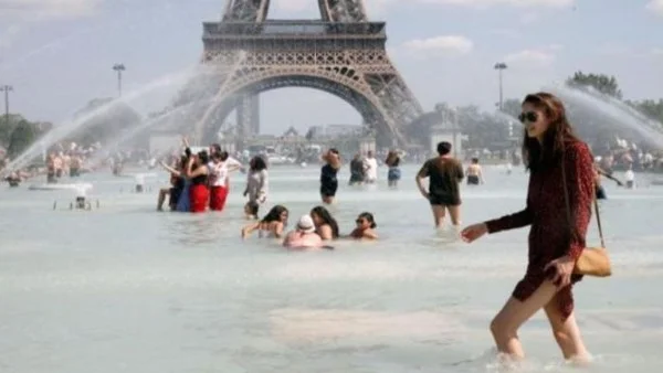 برج إيفل يغلق أبوابه مبكرًا بسبب موجة حر قياسية في فرنسا