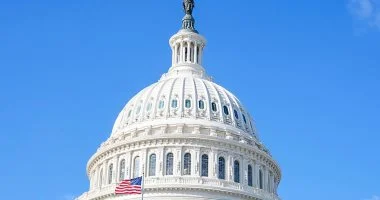 مجلس الشيوخ الأمريكي يفرض قيودًا جديدة على العمليات العسكرية ضد إيران ويشترط موافقة الكونجرس