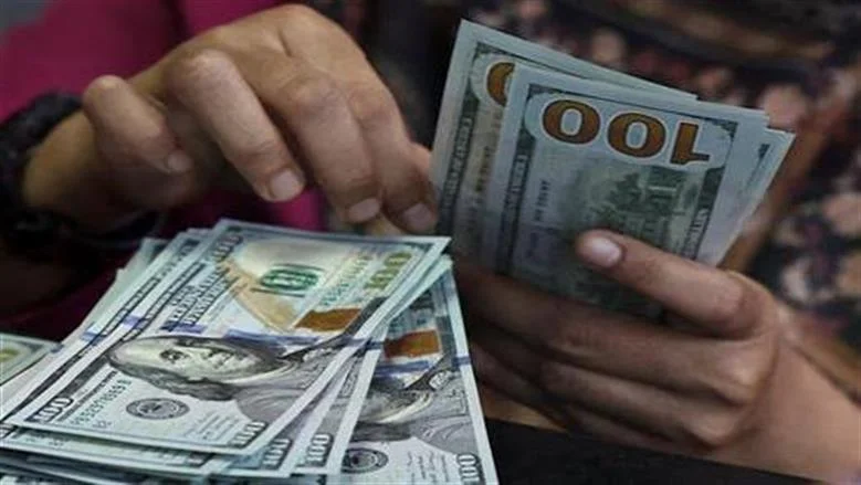 الدولار الأمريكي يصل لأعلى مستوى في عام مع تزايد توقعات رفع الفائدة من الفيدرالي