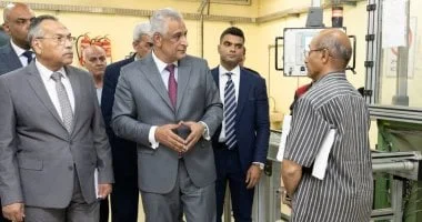 وزير الإنتاج الحربي يزور شركة أبو زعبل للصناعات المتخصصة لتعزيز الإنتاجية ورفع كفاءة العمل