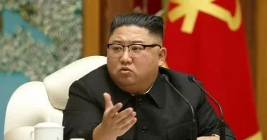 كوريا الشمالية تعزز قدراتها البحرية بإعلان تزويد المدمرات بأسلحة نووية