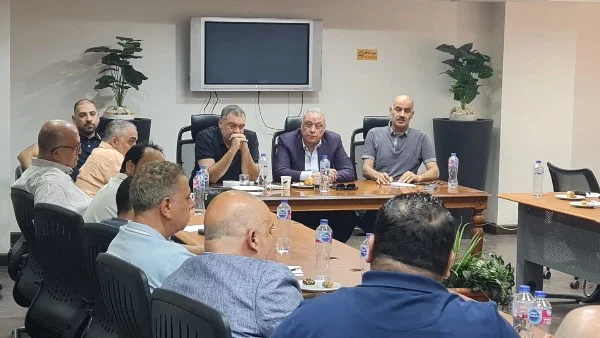 شركات السياحة تبدأ تحضيراتها لموسم العمرة الجديد في اجتماع موسع لمناقشة الاستعدادات والتنسيق مع الجهات السعودية