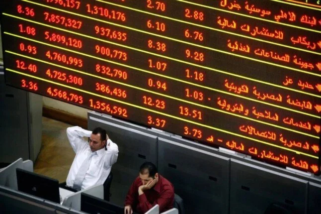 استراتيجيات الربح من تراجع الأسهم: كيف يستخدم المستثمرون البيع على المكشوف في البورصة المصرية؟