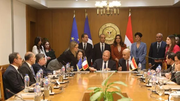 توقيع اتفاقية لإنشاء مدرستين للتكنولوجيا التطبيقية في مصر لتعزيز التعليم الفني في قطاع النقل