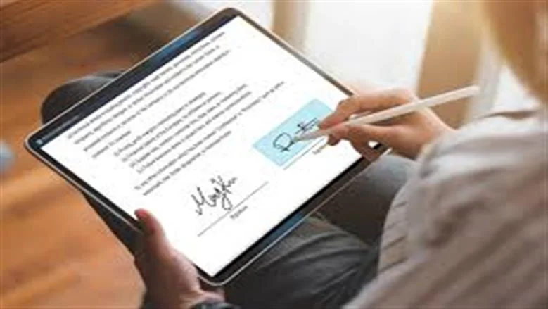 ثورة رقمية في الاتصالات: كيف يتم توثيق العقود إلكترونياً دون ورق في مصر؟