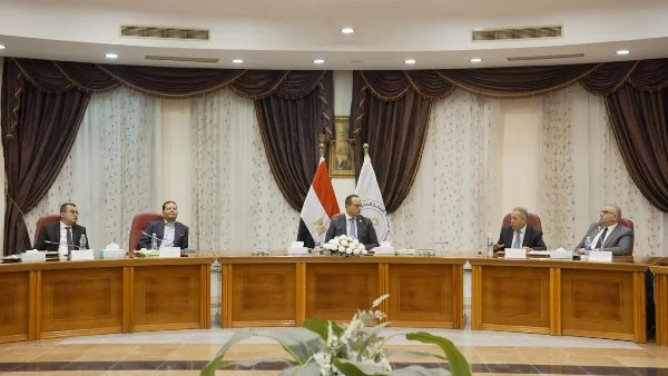 الرعاية الصحية تعلن عن زيادة الأجور ومكافآت الساعات الإضافية لتحفيز الكوادر الطبية