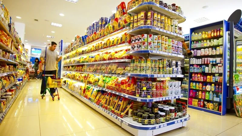 تباين أسعار السلع الغذائية في مصر: انخفاض ملحوظ لأكثر من 10 منتجات وزيادات طفيفة في البيض والأرز