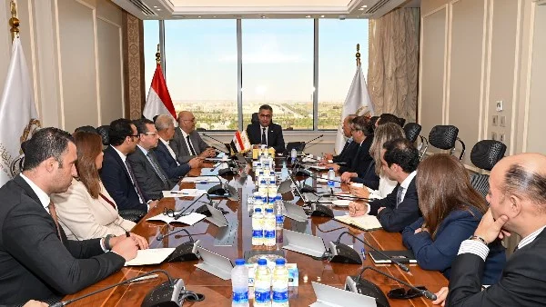 وزير التموين يناقش مع كازيون وجهاز تنمية المشروعات آفاق التعاون في مشروع «كاري أون» لتطوير المنافذ التجارية