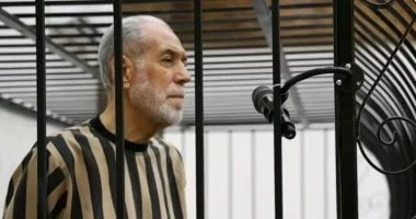 أحمد حسون في أولى جلسات محاكمته بدمشق: التهم تشمل جرائم حرب وتحريض على القتل