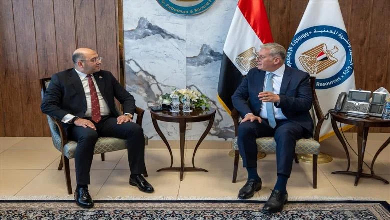 وزير البترول يعرض إنجازات تطوير القطاع أمام رئيس برلمانية حماة الوطن لتعزيز التنمية الاقتصادية