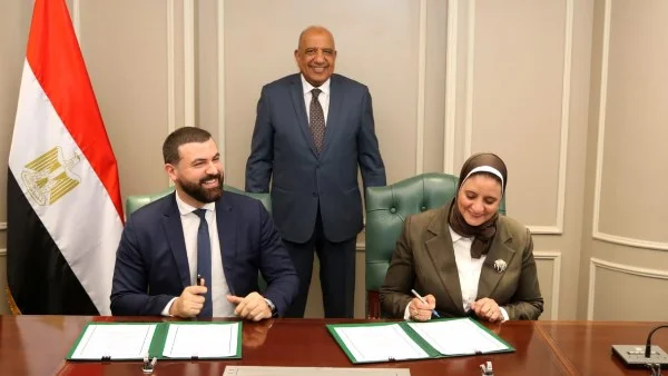 مصر تعزز بنيتها الرقمية بتوقيع مذكرة تفاهم لتغذية مركز بيانات جديد بالكهرباء