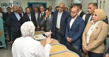 وزير التجارة يتفقد ميناء الدخيلة لضمان استمرارية الخدمات بكفاءة خلال الإجازات