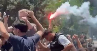 طلاب لبنان يحتفلون بإلغاء امتحانات الثانوية العامة وسط جدل تربوي وسياسي