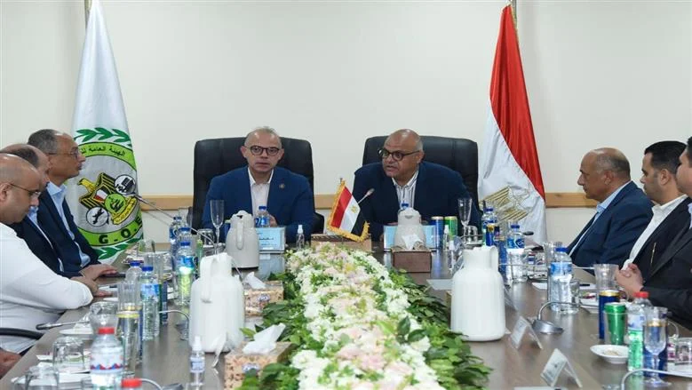 وزير الاستثمار يعقد اجتماعًا مع نواب الإسكندرية في جولة تفقدية بميناء الدخيلة لتعزيز تنافسية الصادرات المصرية