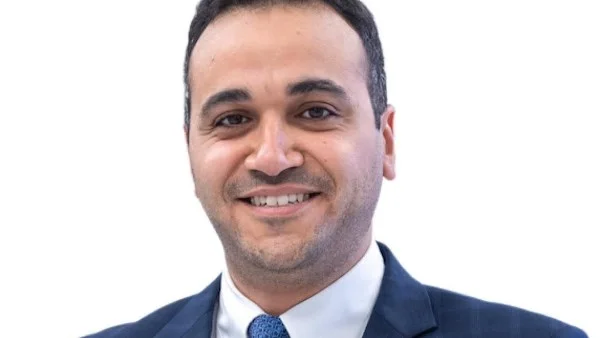 الدكتور أحمد شلبي: أول طبيب مصري ينضم لمجلس الجمعية البريطانية الأيرلندية لجراحة تصحيح الإبصار