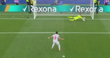 منتخب مصر يسعى لاستعادة التقدم أمام إيران في مباراة مثيرة بالتعادل 1-1 بعد 30 دقيقة من اللعب