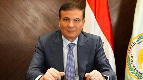 وزير الزراعة يؤكد صرف الأسمدة المدعمة على مدار الساعة لحماية المحاصيل وضمان حقوق المزارعين
