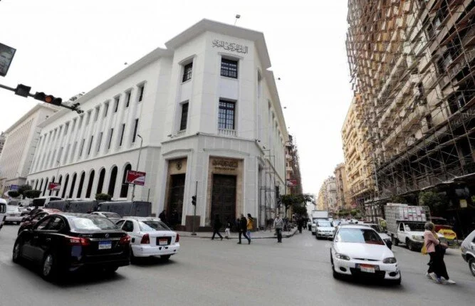 ستاندرد آند بورز: تخفيضات مرتقبة في أسعار الفائدة بمصر مع تحسن الاقتصاد والتضخم