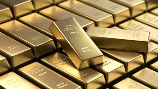 الذهب يخسر 452 دولارًا في شهر: خبير يوضح الأسباب ويحث المستثمرين على الشراء التدريجي