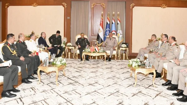 اجتماع رفيع المستوى بين رئيس أركان الجيش المصري ونظيره التركي لتعزيز التعاون العسكري المشترك