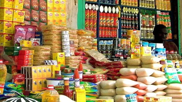 أسعار أكثر من 8 سلع غذائية تشهد تراجعًا ملحوظًا في السوق المصرية اليوم