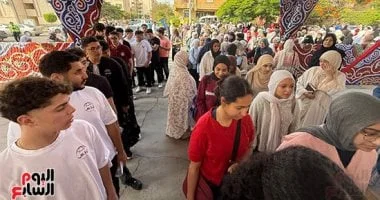 استعدادات مكثفة لدخول طلاب الثانوية العامة للامتحان في اللغة العربية مع إجراءات أمنية مشددة
