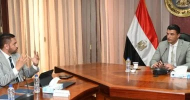مصر تطلق مبادرة "شمس الصناعة" لتركيب محطات طاقة شمسية على 7000 مصنع وتعزيز التحول للطاقة النظيفة
