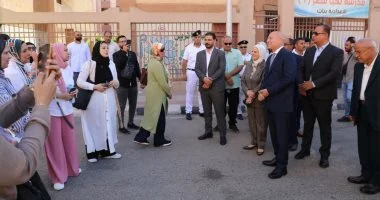 محافظ القاهرة يتفقد سير امتحانات الثانوية العامة في مدرسة تحيا مصر وسط إجراءات احترازية مشددة